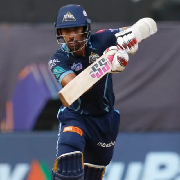 গুজরাট জায়ান্টসের ঋদ্ধিমান সাহা এই তালিকায় চতুর্থ স্থানে রয়েছেন। এর আগে আইপিএলে একাধিক দলের হয়ে খেলেছেন তিনি। মোট ১৪৪টি আইপিএল ম্যাচ খেলেছেন বাংলার ছেলে। বর্তমানে তার বয়স ৩৮ বছর ৪৫ দিন।