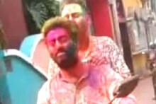 রং মেখে ভূত অরিজিৎ সিং! স্কুটিতে বন্ধুকে চাপিয়ে ঘুরলেন, ঠিক যেন পাড়ার ছেলে!
