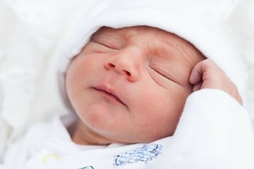 শিশুর বলা প্রথম শব্দ 'মা', 'বাবা'...জানেন এই 'মা-বাবা' শব্দ দুটো কোথা থেকে এল? শিশুর বলা প্রথম শব্দ 'মা', 'বাবা'...জানেন এই 'মা-বাবা' শব্দ দুটো কোথা থেকে এল?