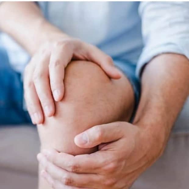   হাড় মজবুত করে: WebMD-এর খবর অনুযায়ী, রাতের বেলা কিশমিশ খাওয়ার অনেক স্বাস্থ্য উপকারিতা রয়েছে৷ রাতে ঘুমানোর আগে কিশমিশ খেলে অনেক বেশি উপকার পাওয়া যায়৷ রাতে কিশমিশ খেলে হাড় মজবুত হয়। কারণ কিশমিশে প্রচুর পরিমাণে ক্যালসিয়াম রয়েছে। দুধের মধ্যে কিশমিশ দিয়ে খেলে আরও দ্বিগুণ উপকার পাওয়া যায়।