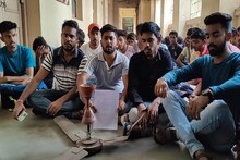 ফ্যান চলে না, কলে জল নেই! এভাবেই বর্ধমান রাজ কলেজের হোস্টেলে থাকে ছাত্ররা