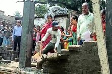 হাতুড়ে চিকিৎসকের কীর্তি! নিকাশী নালা বুজিয়ে তৈরি করছিলেন চেম্বার, যা হল..