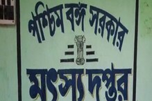 মাছ চাষে তাক লাগাচ্ছে বিশেষ ভাবে সক্ষম যুবক আশিষ মান্না  