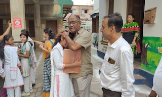 কান্নায় ভেঙে পড়েছিল পড়ুয়া