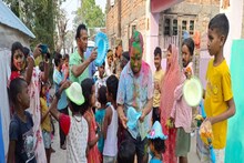 চা বাগানের শিশুদের সঙ্গে হোলি খেললেন কালচিনির বিডিও