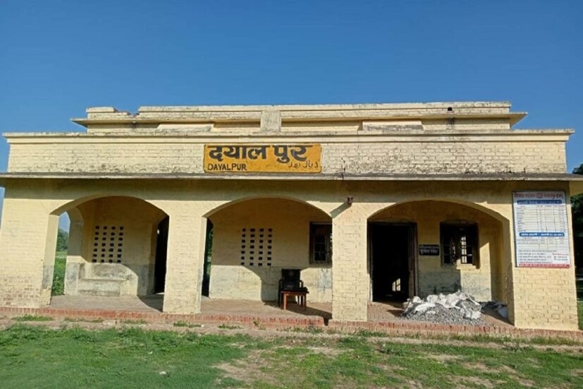 রেলের তরফে জানানো হয়, এই স্টেশন থেকে নির্ধারিত কোনও লাভ পাওয়া যাচ্ছিল না। তাই, স্টেশনটি বন্ধের সিদ্ধান্ত নেওয়া হয় ভারতীয় রেলের তরফে। রেলের নিয়ম অনুসারে, ব্রাঞ্চ লাইনে প্রতিদিন কমপক্ষে ২৫ টি টিকিট এবং মেন লাইনের ট্রাঙ্ক রুটে প্রতিদিন ৫০ টি টিকিট বিক্রি করতে হয়। তা না হলে যে কোনো স্টেশন বন্ধ করে দিতে পারে রেল। 