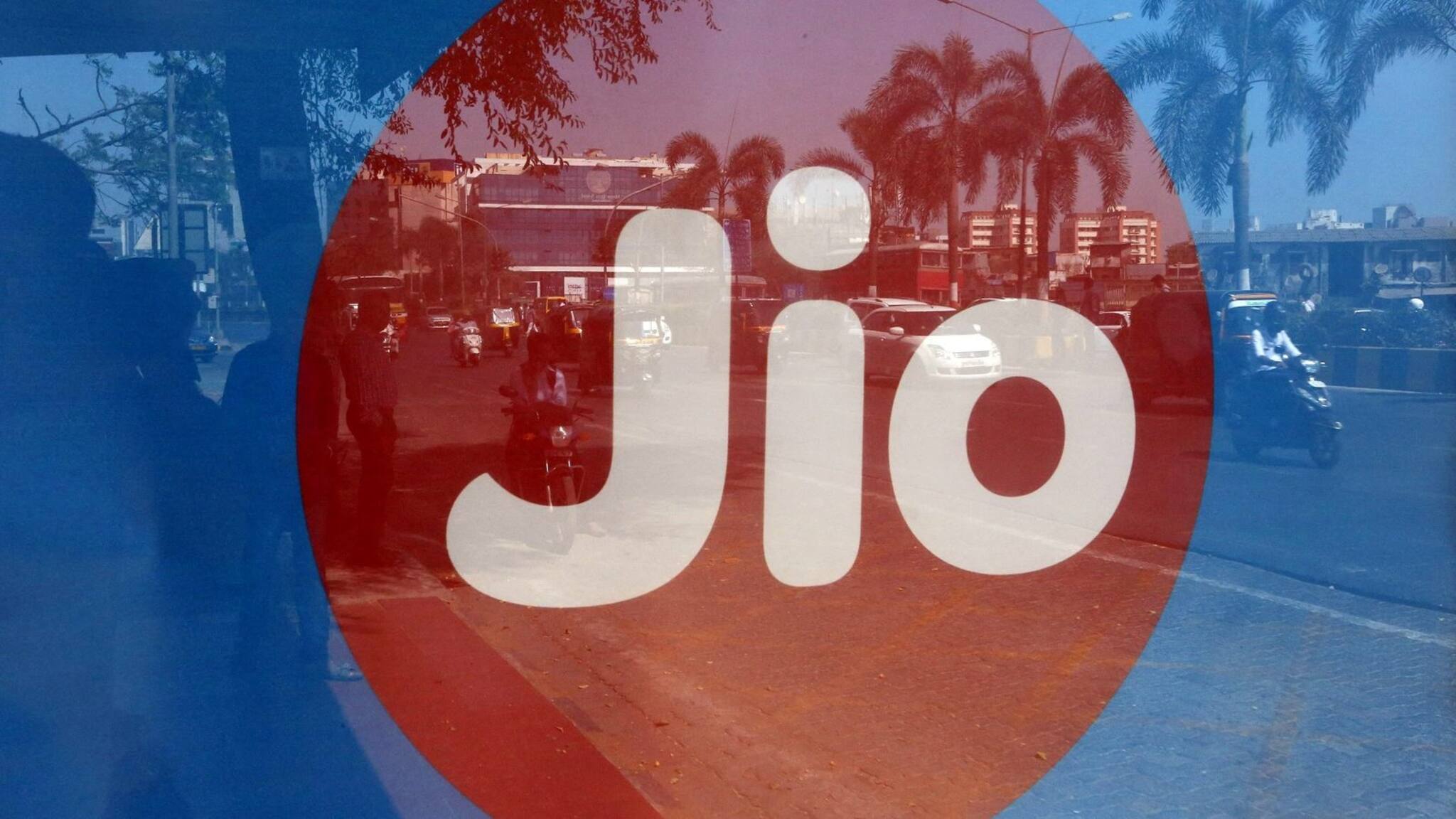 Jio-র ধামাকা প্ল্যান! ১৬৮জিবি পর্যন্ত ডেটা ও JioSaavn Pro সাবস্ক্রিপশন বিনামূল্যে