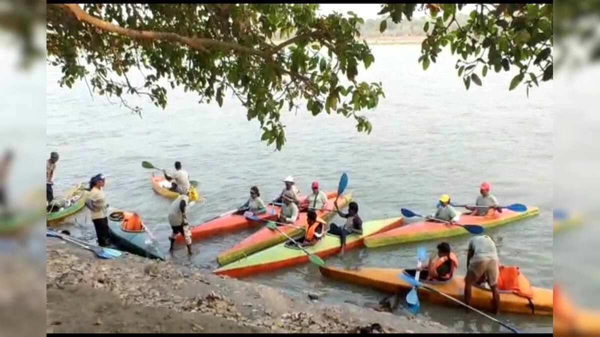 Kayak boat special campaign with the message of pollution free river Ganges গঙ্গাকে দূষণমুক্ত