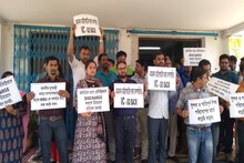 রেজিস্ট্রারকে বরখাস্ত করেছেন উপাচার্য, এবার তাঁর পদত্যাগ চাইলেন অধ্যাপকরা