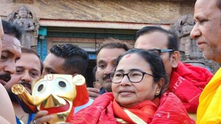 পুরীর জগন্নাথ মন্দিরে পুজো দিলেন মমতা পুরীর জগন্নাথ মন্দিরে পুজো দিলেন মমতা