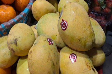 বাজারে