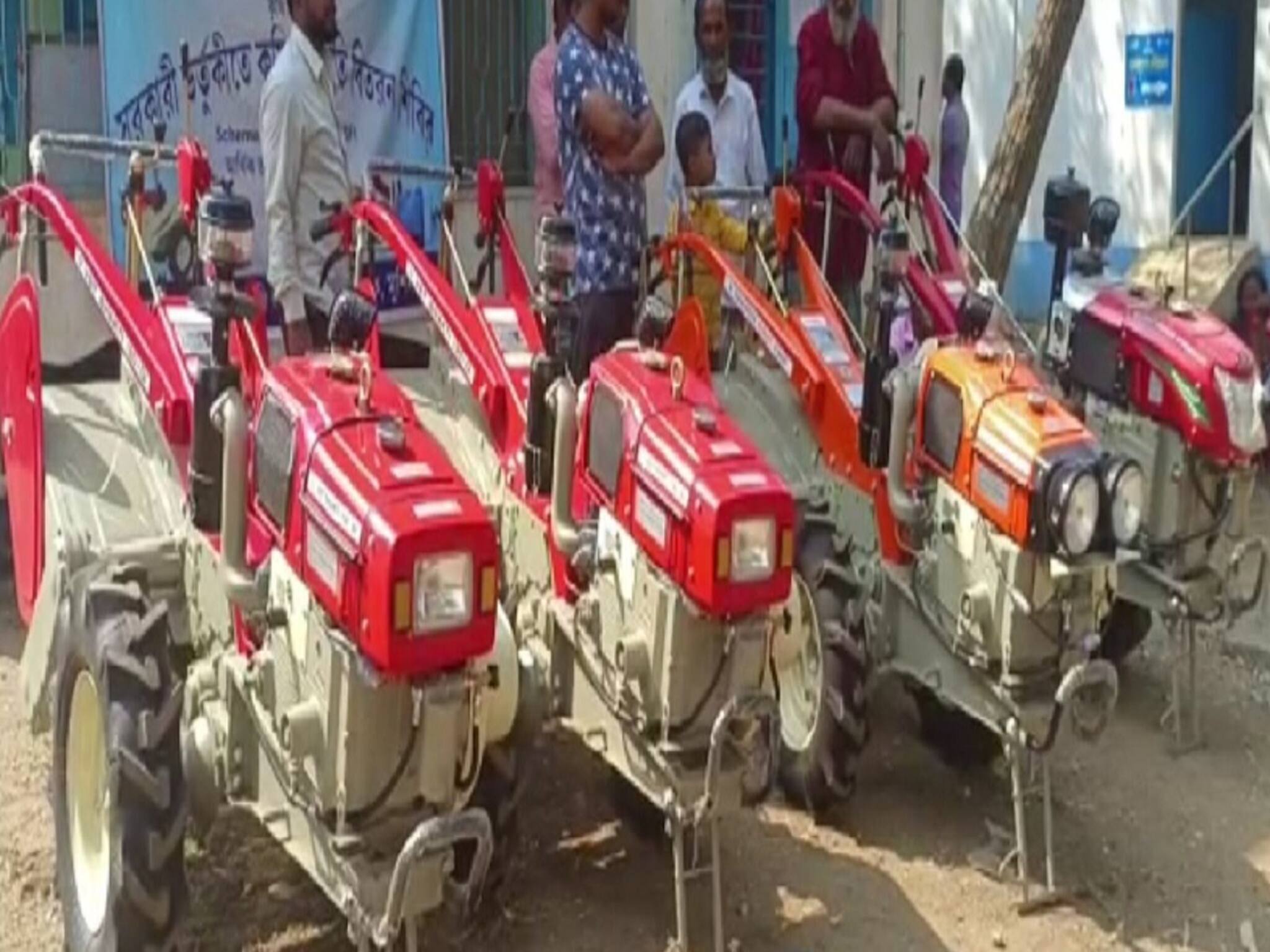 Murshidabad Agriculture: কৃষি দফতরের উদ্যোগে পাওয়ার টিলার দেওয়া হল চাষিদের, জানুন আবেদনের পদ্ধতি 