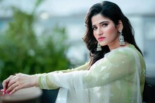 চুটিয়ে রং খেললেন অভিনেত্রী পূজারিণী ঘোষ! তাঁর সঙ্গী কে