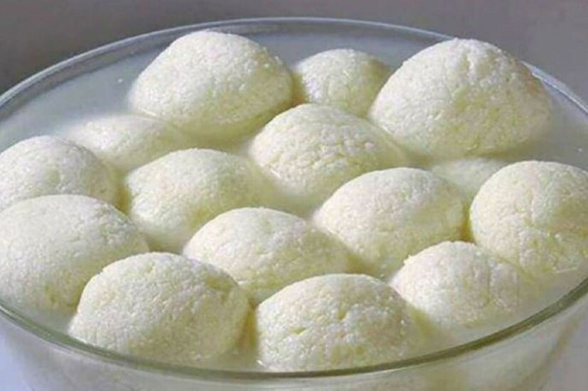 রসগোল্লা ভালোবাসে না এমন মানুষ খুঁজে পাওয়া ভার। বাঙালি আর রসগোল্লা যেন উৎসব প্রিয় একটি জাতির এপিঠ আর ওপিঠ। বাংলার রসগোল্লা পৃথিবীর সেরা বলেই হয়তো জানেন সবাই। কিন্তু সত্যিই কি তাই? সাইজ আর স্বাদের প্রশ্ন উঠলে কিন্তু খাদ্য বিশারদদের অনেকেরই মুখে শোনা যাবে উত্তর অন্য।