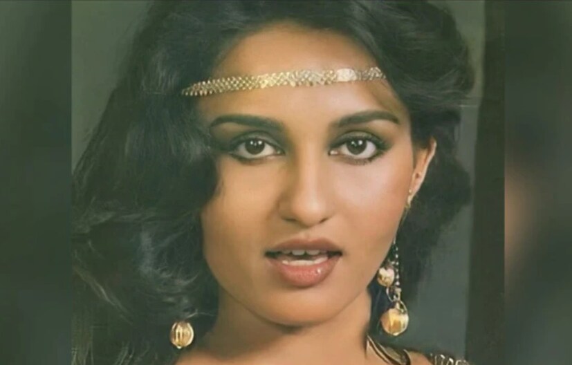 এমনকী মহসিন এ-ও জানিয়েছেন, কেউ হয়তো বিশ্বাস যে, বিয়ে হওয়ার আগে পর্যন্ত তিনি রিনা রায় অভিনীত একটিও ফিল্ম দেখেননি। আসলে মহসিনের দাবি, তিনি তেমন ফিল্ম দেখেন না। তবে শুধুমাত্র অমিতাভ বচ্চনের ফিল্মই দেখতেন। তা-হলে কেন এক জন অভিনেত্রীর প্রেম পড়েছিলেন তিনি? এর জবাবে মহসিন বলেন যে, সৌন্দর্য দেখে তিনি মুগ্ধ হন না। বরং ভাল মনের মানুষদের পছন্দ করেন তিনি। 