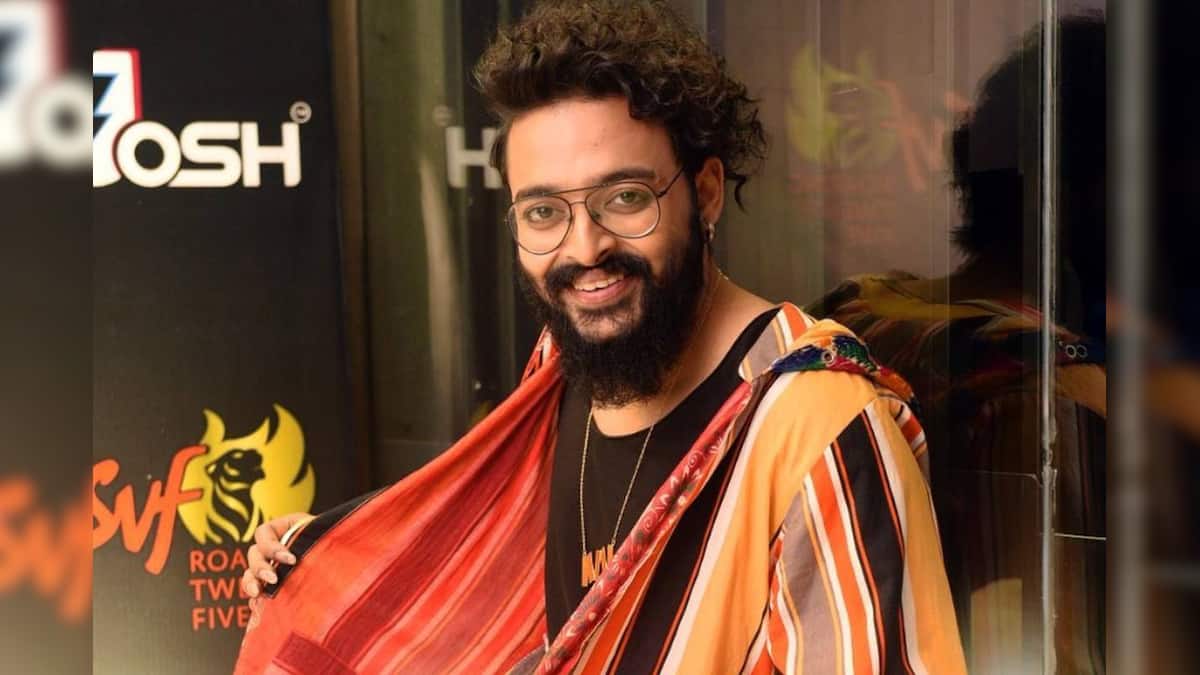 Saurav Das: সে বছর ওর গালে হলুদ আবীর লাগিয়েছিলাম শুধু, সেই দোলে আমার ... Saurav Das: সে বছর ওর গালে হলুদ আবীর লাগিয়েছিলাম শুধু, সেই দোলে আমার ...