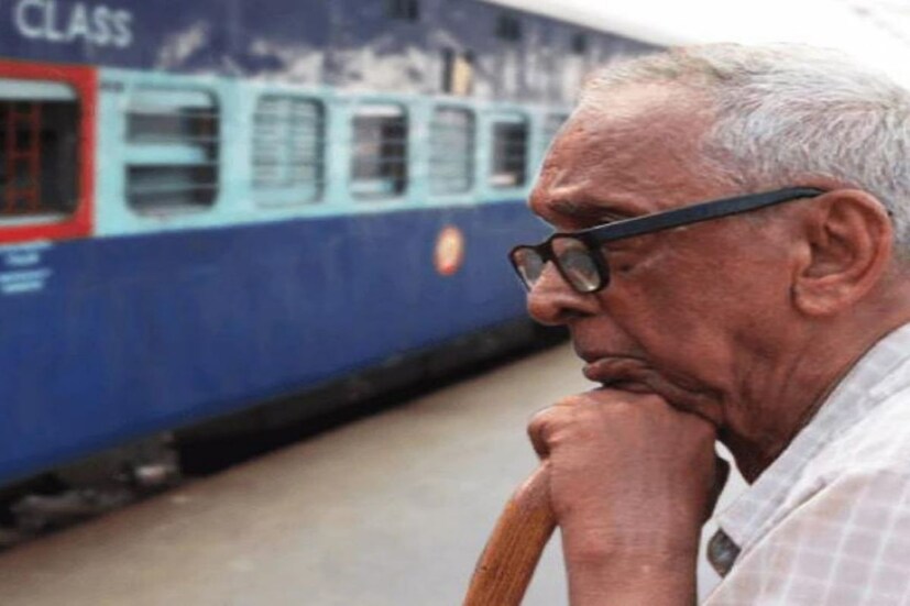 আবারও প্রবীণ নাগরিকদের রেল ভাড়ায় ছাড় পুনর্বহাল করতে পারে ভারতীয় রেল। রেলমন্ত্রী অশ্বিনী বৈষ্ণব রাজ্যসভায় লিখিত বিবৃতিতে জানিয়েছেন রেলওয়ে শীঘ্রই প্রবীণ নাগরিকদের ছাড় ফিরিয়ে আনতে পারে।