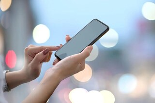 ফোন বন্ধ হয়ে গেলে, সিস্টেম এবং হার্ডওয়্যারও সম্পূর্ণ বন্ধ হয়ে যায়। এমন পরিস্থিতিতে, কেউ যখন ফোন রিস্টার্ট করে, ফোনের সমস্ত হার্ডওয়্যার এবং সফ্টওয়্যার আবার পরীক্ষা করা হয় এবং এটি ডেটা পুনরায় লোড করে। ফোন বন্ধ হয়ে গেলে, সিস্টেম এবং হার্ডওয়্যারও সম্পূর্ণ বন্ধ হয়ে যায়। এমন পরিস্থিতিতে, কেউ যখন ফোন রিস্টার্ট করে, ফোনের সমস্ত হার্ডওয়্যার এবং সফ্টওয়্যার আবার পরীক্ষা করা হয় এবং এটি ডেটা পুনরায় লোড করে।