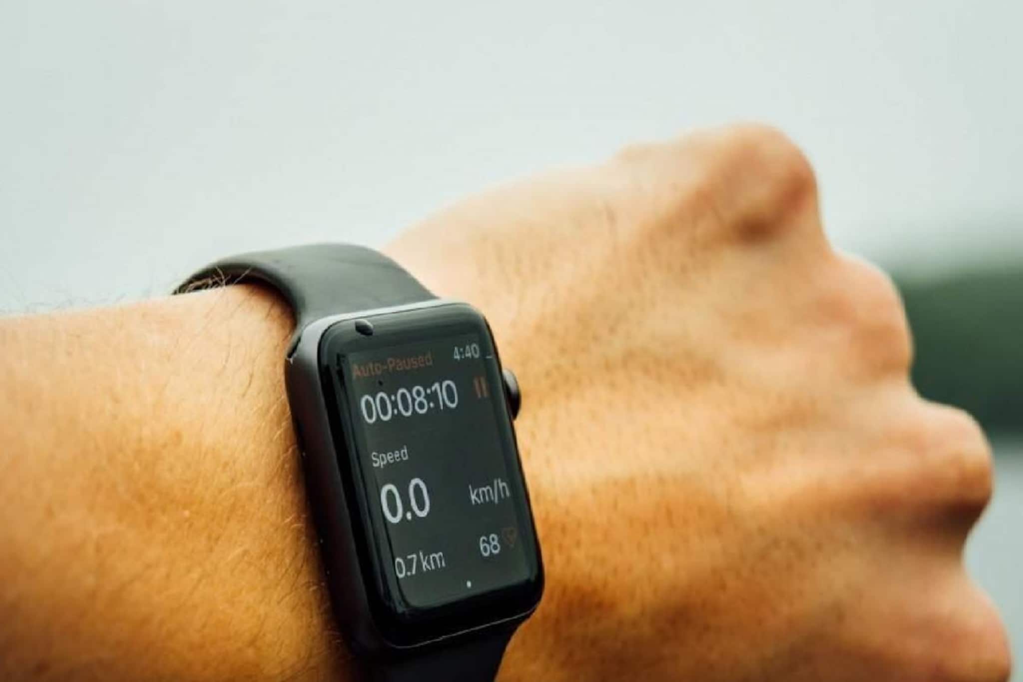 স্মার্টওয়াচের ব্যান্ডে রোগের বাসা! পরিষ্কার না করলে কত বড় ক্ষতি হতে পারে জেনে