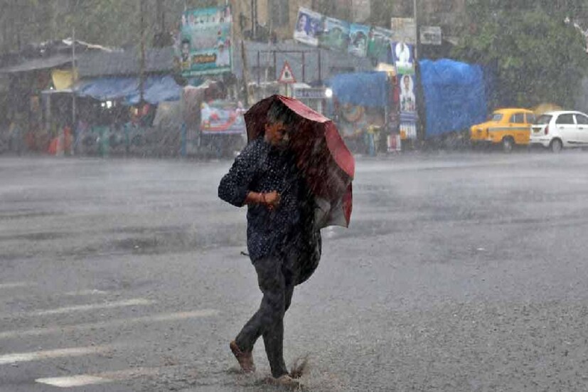 তবে বিহার, ঝাড়খণ্ড, পশ্চিমবঙ্গে তাপমাত্রা ক্রমাগত বৃদ্ধি পাচ্ছে। সক্রিয় পশ্চিমী ঝঞ্ঝার জেরে পাহাড়ে আগামী ৩ দিন এমনই আবহাওয়ার পূর্বাভাস দেওয়া হয়েছে। অন্যদিকে, আজ ওড়িশা, অন্ধ্রপ্রদেশ, কর্ণাটকের কিছু এলাকা সহ কেরলেও বৃষ্টির সতর্কতা জারি করা হয়েছে।
