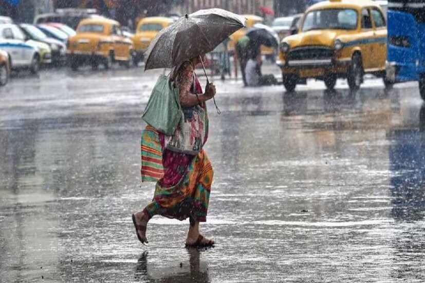 হালকা থেকে মাঝারি বৃষ্টিপাত হতে পারে মেদিনীপুর , নদিয়া , মুর্শিদাবাদ , উত্তর ২৪ পরগনা , দক্ষিণ ২৪ পরগনায়। বাকি জেলাগুলিতেও বৃষ্টিপাতের সম্ভাবনা রয়েছে। শহর কলকাতার আবহাওয়া শীতল থাকবে। রয়েছে এক পশলা বৃষ্টির সম্ভাবনা। (প্রতীকী ছবি: শমিষ্ঠা ব্যানার্জি)