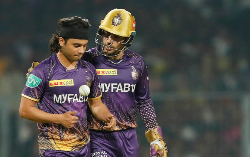লেগ ব্রেক ও গুগলি দুটিই একইরকম অ্যাকশন থেকে করতে পারেন সূয়শ। ফলে ব্যাটারকে বোকা বানাতে পারেন সহজে।