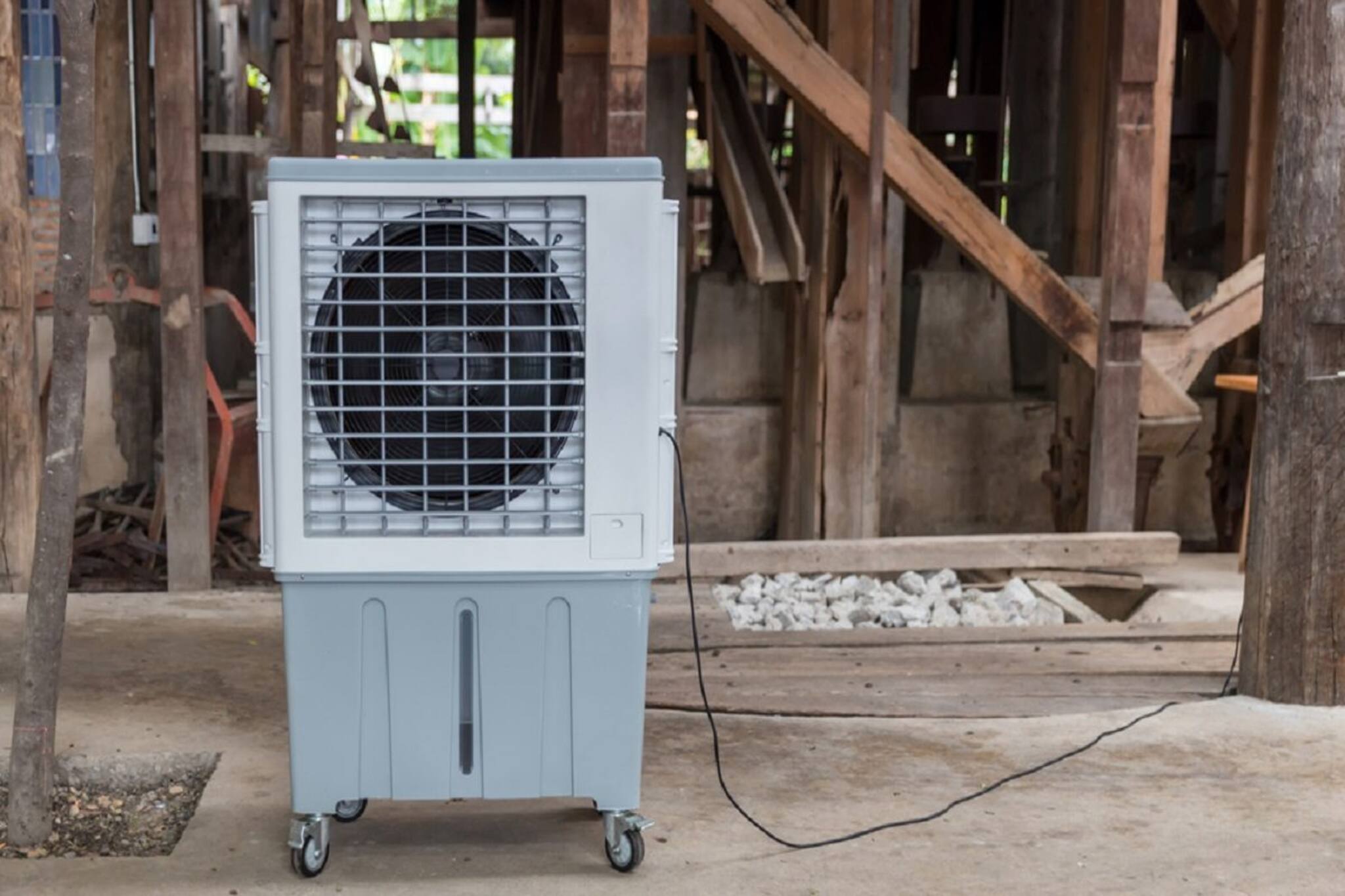 প্লাস্টিক বডির কুলার ভাল? নাকি মেটাল বডির? জেনে নিন কেনার আগে