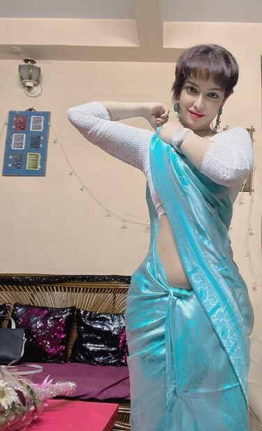 তবে রিমঝিম কয়েকদিন আগেই জানিয়েছেন, এখনও বিয়ে নিয়ে তিনি ভাবছেন। বহু বছরের একটি সম্পর্ক ভেঙে যাওয়ার পর বিয়ে থেকে আপাতত তিনি একশো হাত দুরে। তবে এবারের ছবি নিয়ে প্রশ্ন এলেও, সকলকে ফের নিরাশ করলেন নায়িকা। বিয়ে তিনি এখনই করছেন না। সব শ্যুটিংয়ের কারসাজি। photo source Facebook 