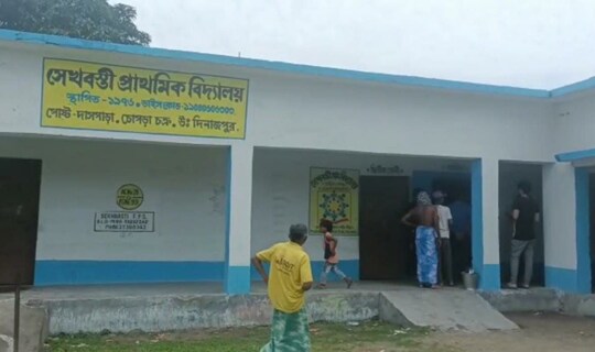 চোপড়া ব্লকের সেখবস্তী প্রাথমিক বিদ্যালয়ে চুরির ঘটনায় চাঞ্চল্য ছড়াল এলাকায়,,