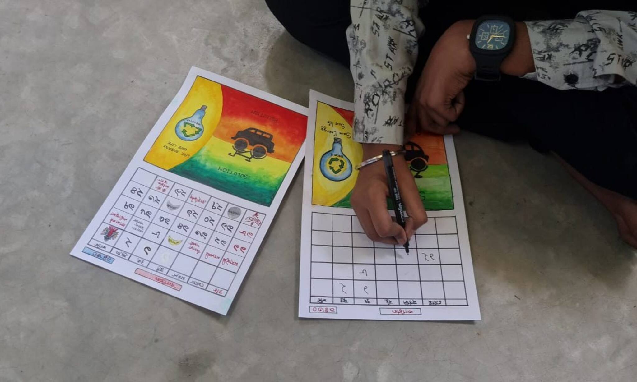 ভেষজ রঙে রাঙিয়ে তৈরি হচ্ছে বাংলা নববর্ষের জন্য হাতে বানানো ক্যালেন্ডার