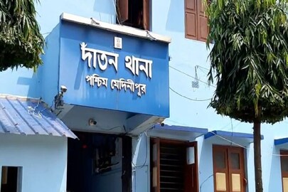 সীমান্তে টাকা উদ্ধার, ছাড় পেতে পুলিশকে 'টাকার' অফার ধৃতের, তারপরের ঘটনা আবাক করবে!