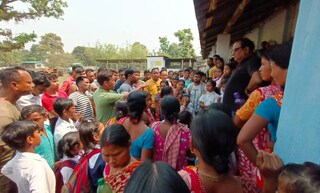 ছাত্রীদের শ্লীলতাহানির অভিযোগ 
