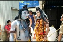 নীলষষ্ঠীতে প্রখর রোদে নগর প্রদক্ষিণ শিব-পার্বতীর, এলাকায় তোলপাড়