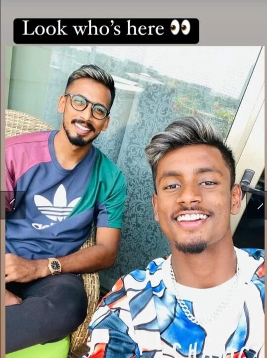 সোশ্যাল মিডিয়ার পোস্ট করা ঈশান ও অভিষেকের ছবি