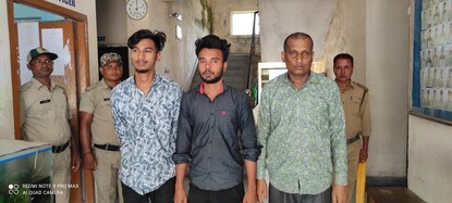 ধৃতদের খড়িবাড়ি থানা থেকে শিলিগুড়ি মহকুমা আদালতে পাঠানো হয়েছে 