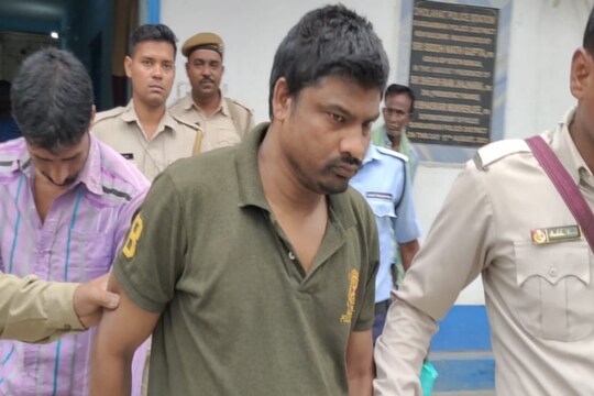 কাকদ্বীপ আদালতে নিয়ে যাওয়া হয়েছে অভিযুক্তকে