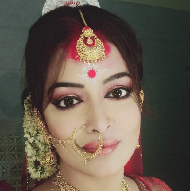 সত্যিই কী কাউকে কিছু না জানিয়ে বিয়ে করে নিলেন রিমঝিম? ১ এপ্রিল একটি ছবি পোস্ট করে জল্পনা বাড়িয়ে ছিলেন নায়িকা। photo source Facebook 