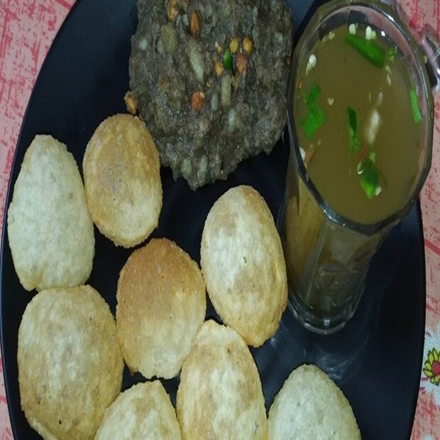 হজমের গোলমালে ভোগেন? ঘনঘন অম্বলের আশঙ্কা থাকলে আপনার সহায় হতে পারে ফুচকার টক জল। 