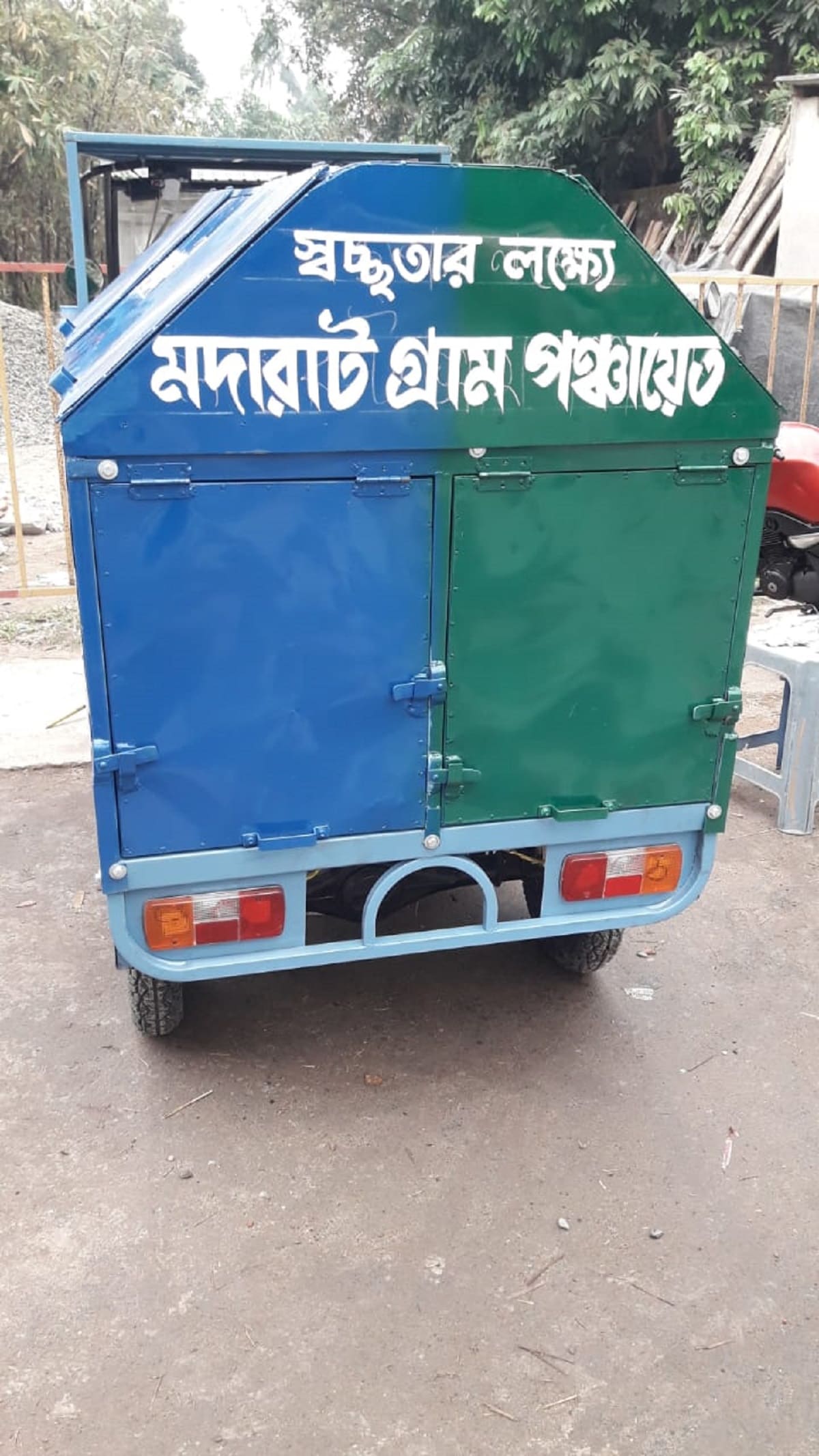 এই মুহূর্তে বারুইপুরের রামনগর-১, মদারাট, রামনগর-২, বেলেগাছি, বেগমপুর, চম্পাহাটি, বৃন্দাখালি এই ৭ টি পঞ্চায়েতে বাড়ি বাড়ি থেকে বর্জ্য পদার্থ সংগ্রহ ও তা থেকে সার তৈরির প্রকল্প শুরু হতে চলেছে। ডাম্পিং গ্রাউন্ড তৈরি কাজ একেবারে শেষ পর্যায়ে।