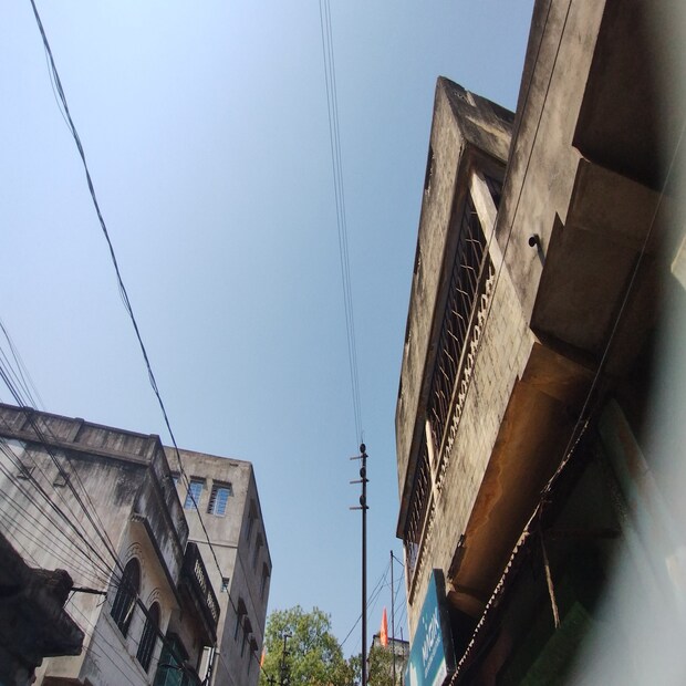 এই তাপ থেকে তৈরি হচ্ছে বিভিন্ন শারীরিক সমস্যা। তবে চলতি সপ্তাহের শেষের দিকে হতে পারে বৃষ্টি এমনটাই পূর্বাভাস। 