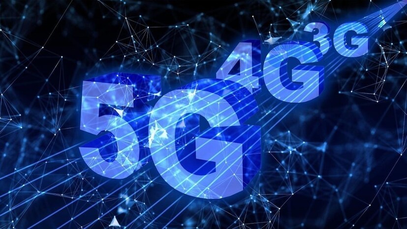 এক দশক আগেও 2G পরিষেবা মিলত সারাদেশে। তারও বছর পাঁচেক আগে ইন্টারনেট এমন সহজলভ্য ছিলই না। যখন 4G পরিষেবা প্রথম এল, তখন 3G বা 2G ফোনগুলির ঠিক কী হয়েছিল? আজও কোনও কোনও স্মার্টফোন 3G নেটওয়ার্কে চলে। যদিও তা সংখ্যায় কমে আসছে। কারণ আধুনিক বেশিরভাগ অ্যাপ্লিকেশনই আর ওই গতিতে চালানো সম্ভব নয়।