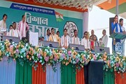 একই মঞ্চে প্রাক্তন-বর্তমান, চোখাচোখি হল, কথা হল কি?