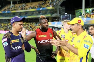 রাসেলের সাহায্যে এগিয়ে এলেন ধোনি