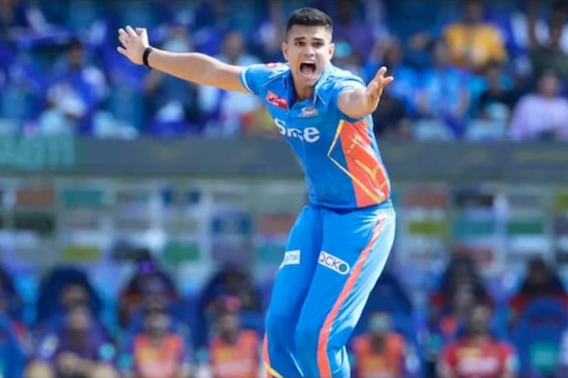 অর্জুন তেন্ডুলকরের শিক্ষাগত যোগ্যতা হল, ধীরুভাই আম্বানি ইন্টারন্যাশনাল স্কুল থেকে দ্বাদশ শ্রেণী পাস করার পর মুম্বাই বিশ্ববিদ্যালয় থেকে স্নাতক হয়েছেন।  তবে তিনি কোন বিষয়ে স্নাতক করেছেন সে বিষয়ে কিছু জানা যায়নি।
