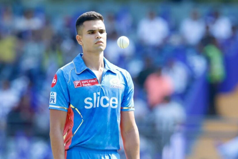 আইপিএলের প্রথম ম্যাচে একটু চাপে দেখিয়েছে অর্জুনকে। তা হওয়াটাই স্বাভাবিক। মুম্বইয়ের হয়ে মাঠের নামার আগে অর্জুনকে বিশেষ উপদেশ দিতে দেখা যায় বাবা সচিনকে। আগামি দিনে আরও সুযোগ পেলে নিজের সেরাটা দেওয়ার অপেক্ষায় অর্জুন।