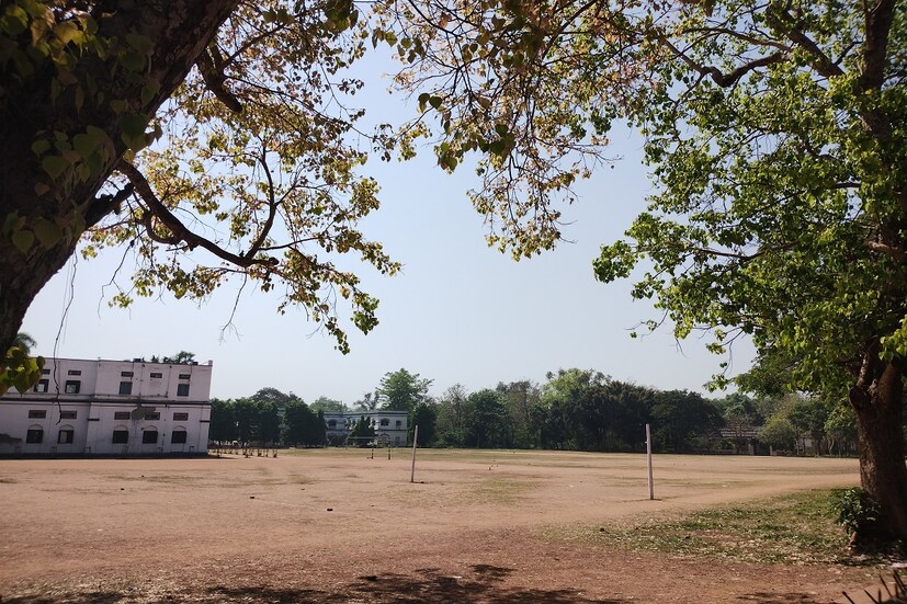 এদিন সর্বনিম্ন তাপমাত্রা ছিল ২৫ ডিগ্রি সেলসিয়াস এবং সর্বোচ্চ তাপমাত্রা ছাড়িয়ে যাবে ৪৪ ডিগ্রি সেলসিয়াস, এমনটাই পূর্বাভাস।