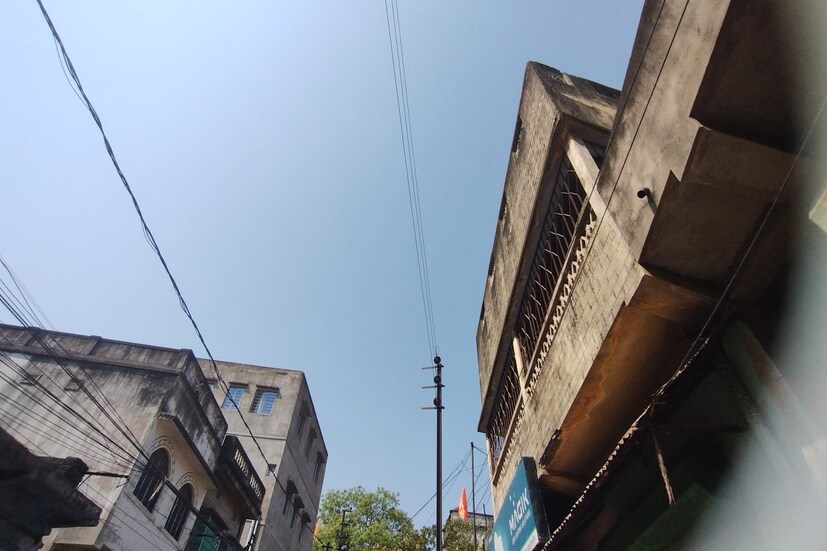 অধিকাংশের ঘরেই নেই এসি তাই একমাত্র বৃষ্টি করতে পারে এই দাবদাহ থেকে রক্ষা। আজ সর্বনিম্ন তাপমাত্রা ছিল ২৬ ডিগ্রি সেলসিয়াস এবং সর্বোচ্চ তাপমাত্রা থাকবে ৪৪ থেকে ৪৫ ডিগ্রি সেলসিয়াসের মধ্যে। রেকর্ড তাপমাত্রায় পৌঁছেছে বাঁকুড়া জেলা। তবে আর চিন্তা নেই, হতে পারে বৃষ্টি।