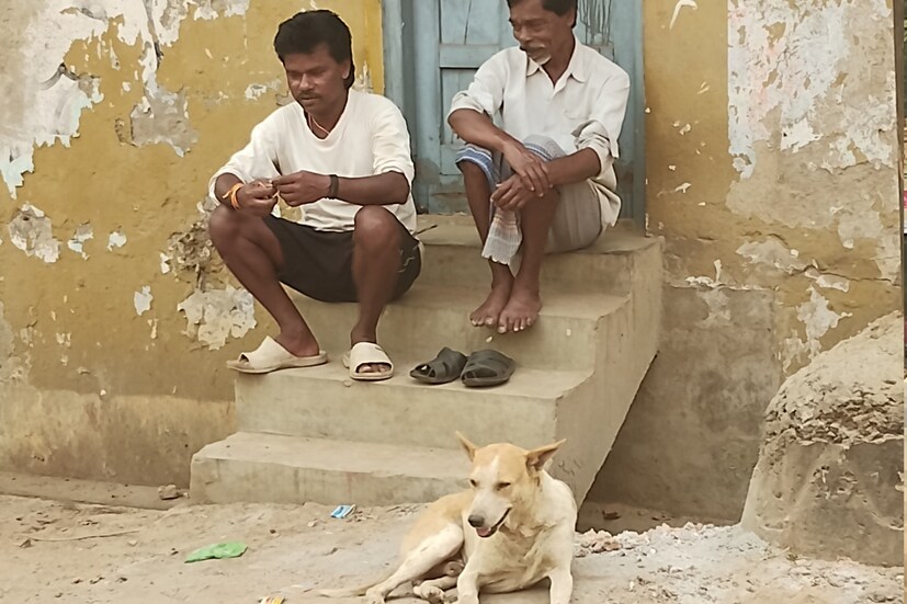 সকাল থেকে অনুভূত হচ্ছে প্রবল তাপ। গোটা সপ্তাহ জুড়ে চলছে সূর্যের ভয়াবহ তাণ্ডব। কিন্তু এই তাণ্ডবের মধ্যেই যেন একটুখানি আশার আলো দেখল বাঁকুড়া জেলা। আজ শনিবার এবং আগামিকাল রবিবার সম্ভাবনা রয়েছে বিক্ষিপ্তভাবে বৃষ্টিপাতের। (Reporte: Nilanjan Banerjee)