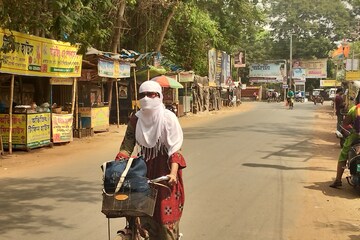 ৪৩ ডিগ্রির দাবদাহে নতুন বছরে আচমকা বদল আবহাওয়ায়! কবে বৃষ্টি? জেলার ওয়েদার আপডেট