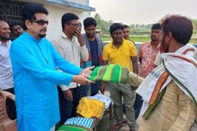 গরমে কম্বল বিতরণ! অদ্ভুত যুক্তি দিয়ে বিধায়ক বললেন ‘পেতে তো শুতে পারবেন’